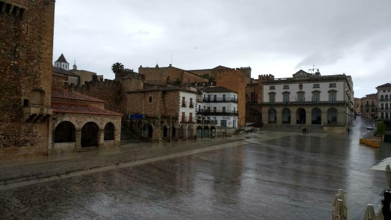 Apartamentos La Machacona Plaza Mayor Caces Exteriör bild