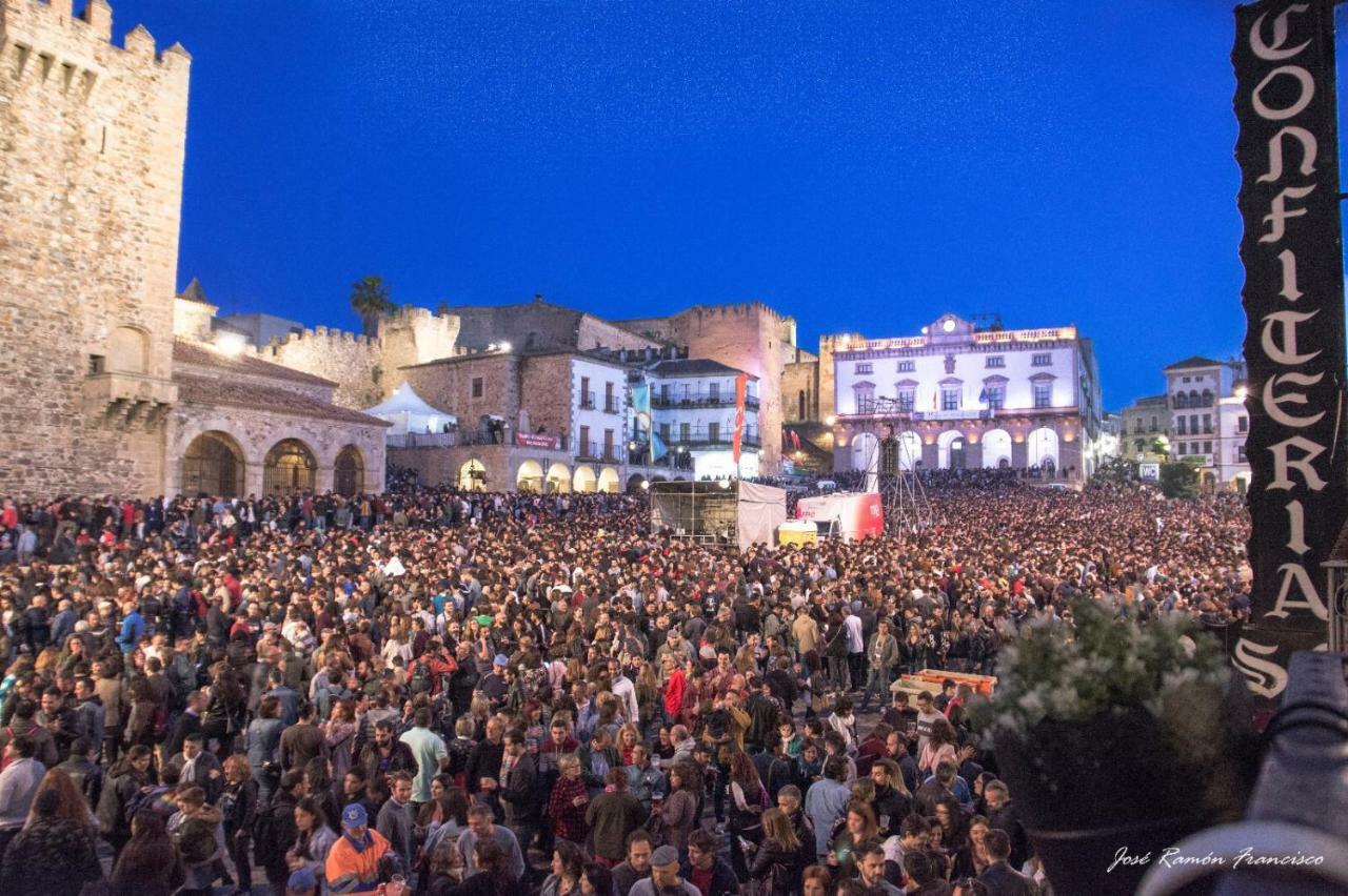 Apartamentos La Machacona Plaza Mayor Caces Exteriör bild